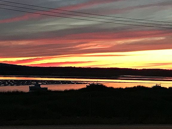 SUNSETS ARE THE BEST AROUND