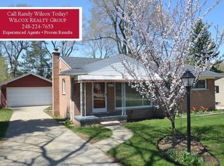 827 Friar Dr, Milford, MI 48381