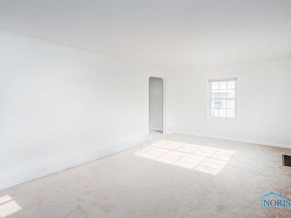 3rd image of 614 Williamsdale Dr