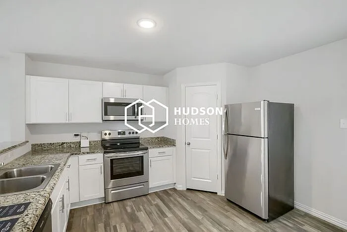 318 Bay Ct — Photo 5
