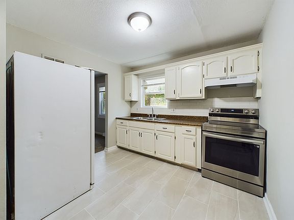5th image of 3609-3611 E 69th St