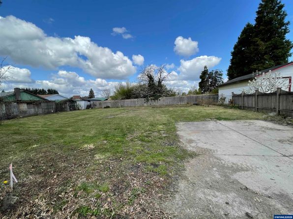 2045 Hollywood Ln, Salem, OR 97305