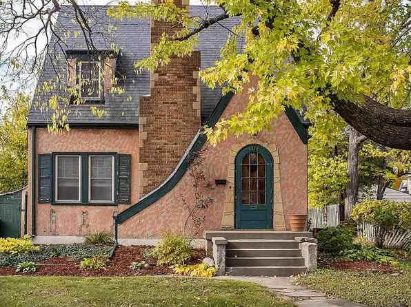 1318 S Minnesota Ave, Saint Peter, MN 56082