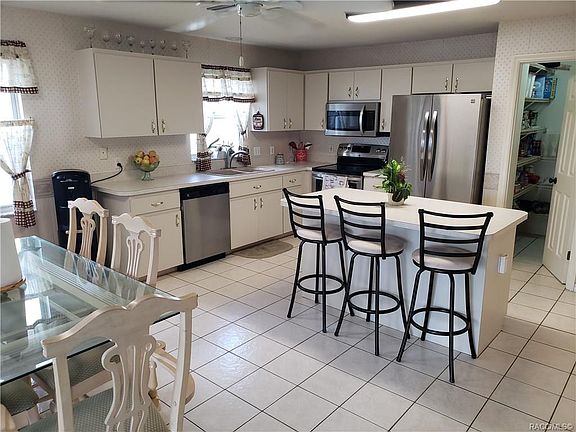 4th image of 742 W Barrymore Dr