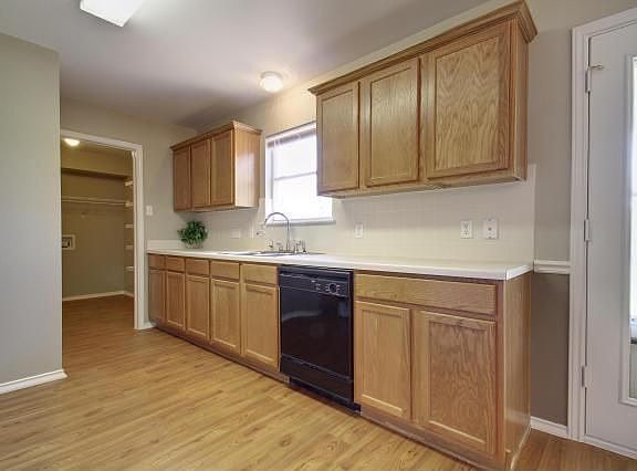 5th image of 2678 Bradley Ln