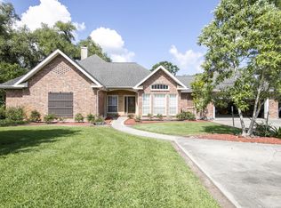 926 Oak Dr, Breaux Bridge, LA 70517