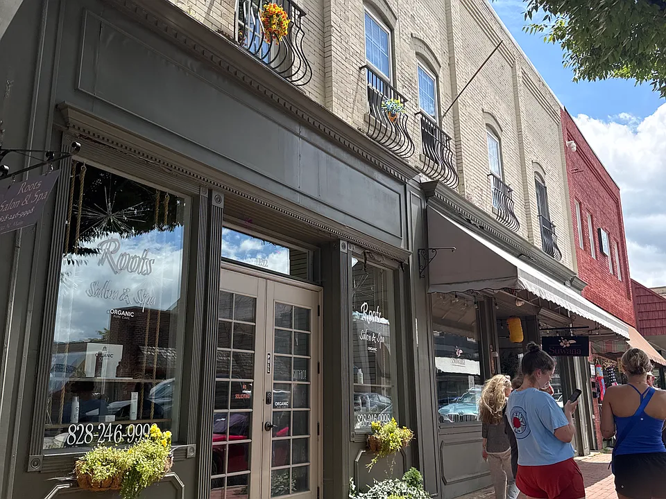 122 N Main St #1