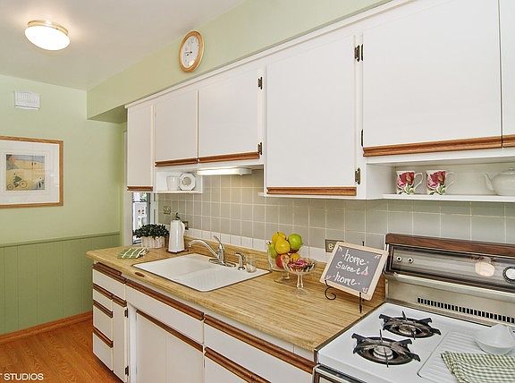 5th image of 1010 Beach Ave