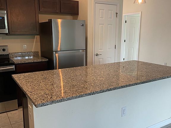 Expansive Granite Island and Modern Breakfast Bar