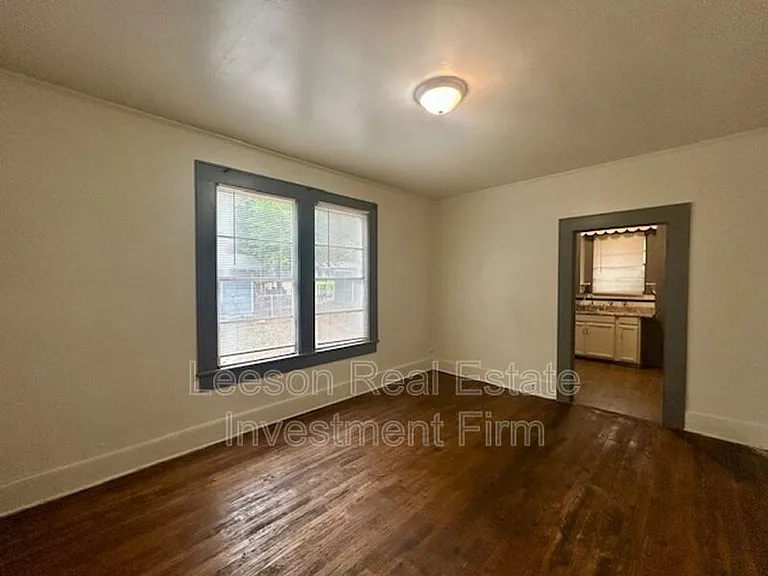 3022 Lillian St — Photo 4