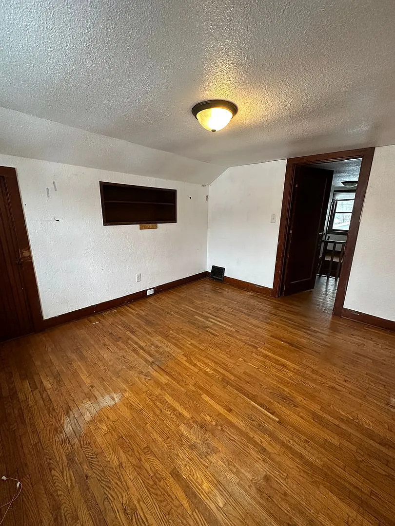 5 Bedroom Home Near UW-La Crosse with Garage & Yard — Photo 2