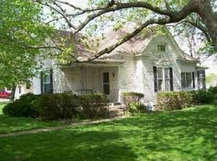 509 S 8th St, Altamont, IL 62411