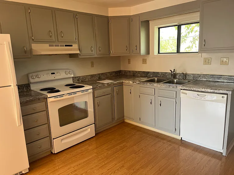 1224 Maple St — Photo 4