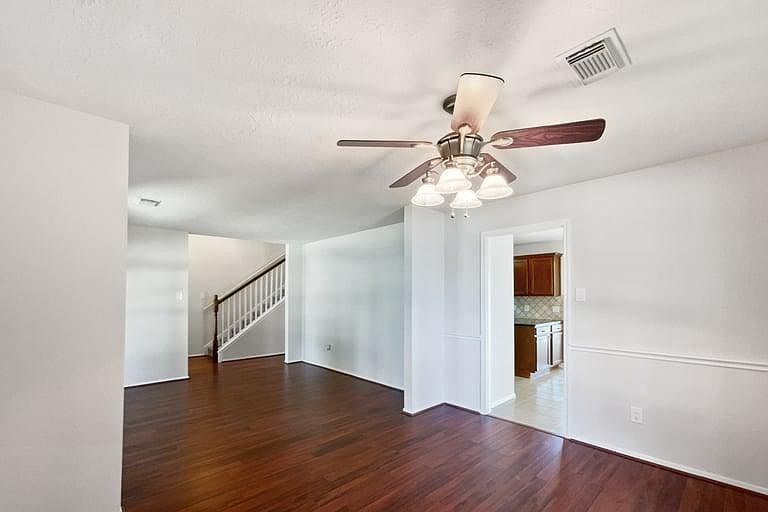 1st image of 2528 Walnut Grove Ct