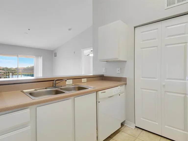 141 SW Palm Dr #306 — Photo 24