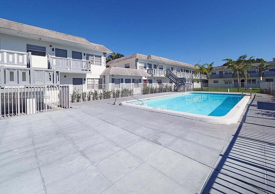 1st image of 1045 NE 39th Dr #15