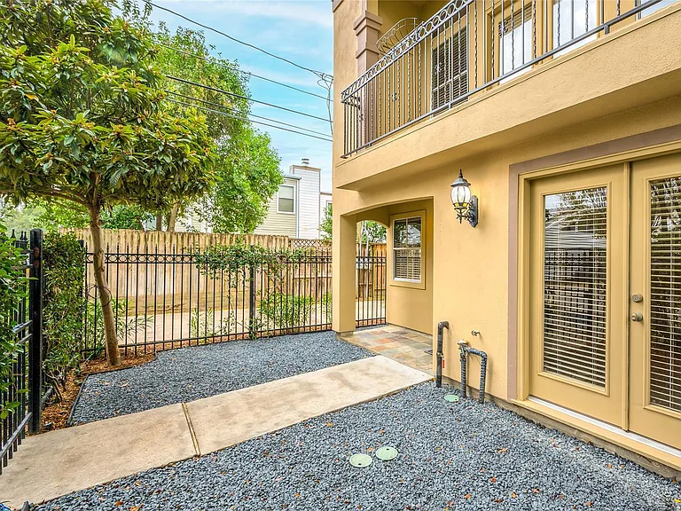 315 Sandman St — Photo 6