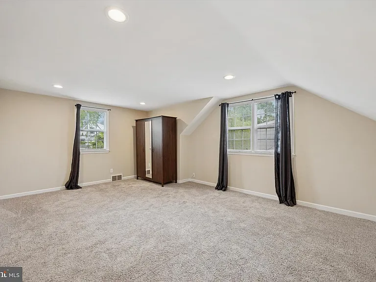 116 Walnut Hill Ln — Photo 9