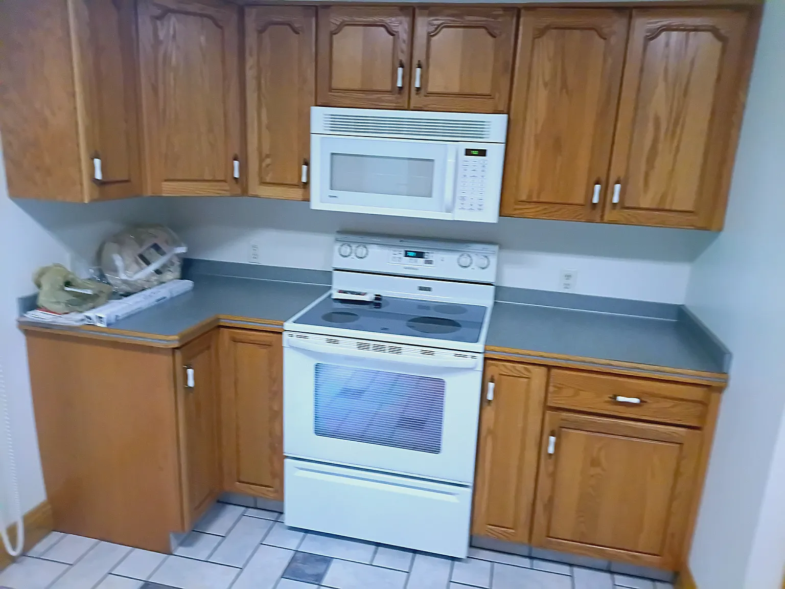 3 bed, 2.5 bath, 1900 sqft, $1,600 — Photo 2
