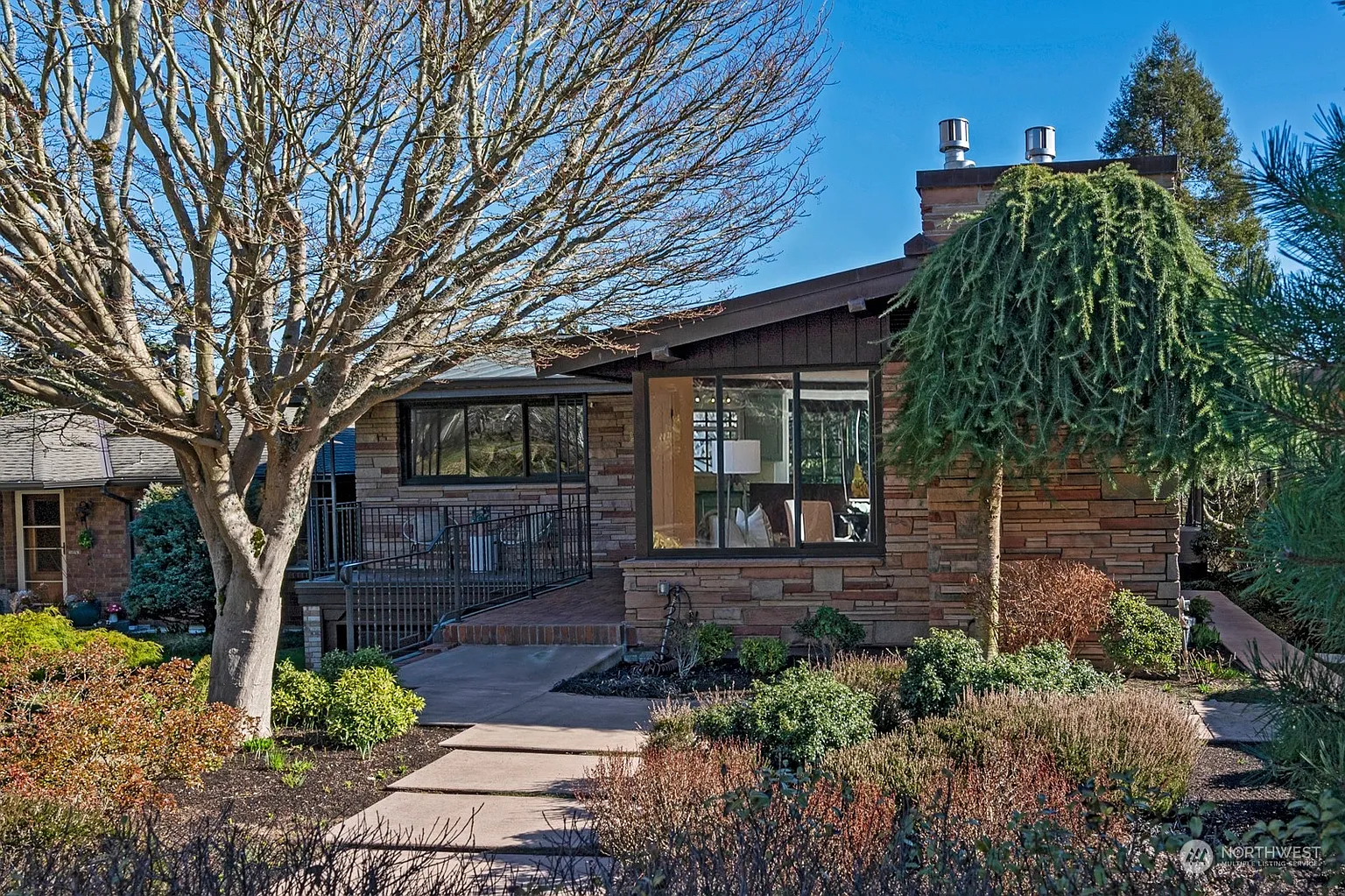 2688 Bishop Place W photo 1