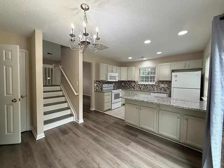 210 Bridford Downs Dr — Photo 34