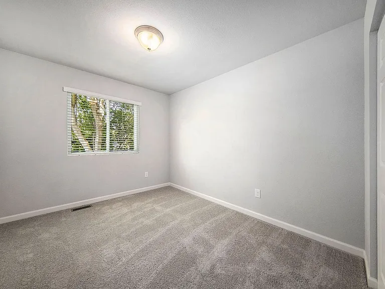 438 Hidden Meadows Dr — Photo 6
