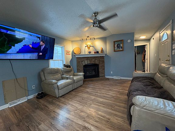 4th image of 11 Castle Road