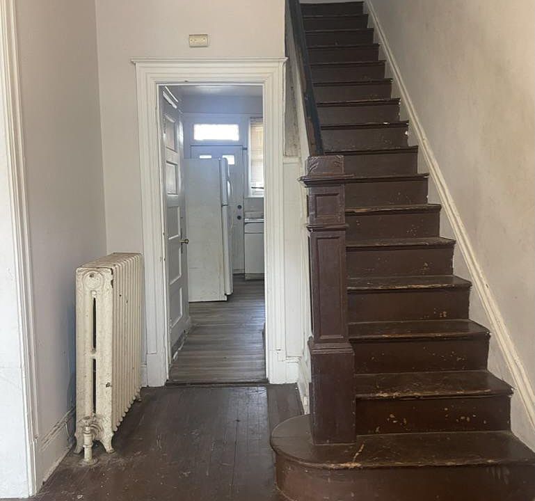 2nd image of 111 R St NW