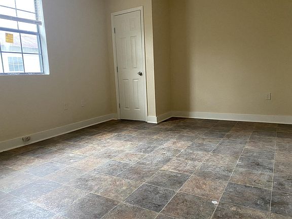 5th image of 2317 Carolina St