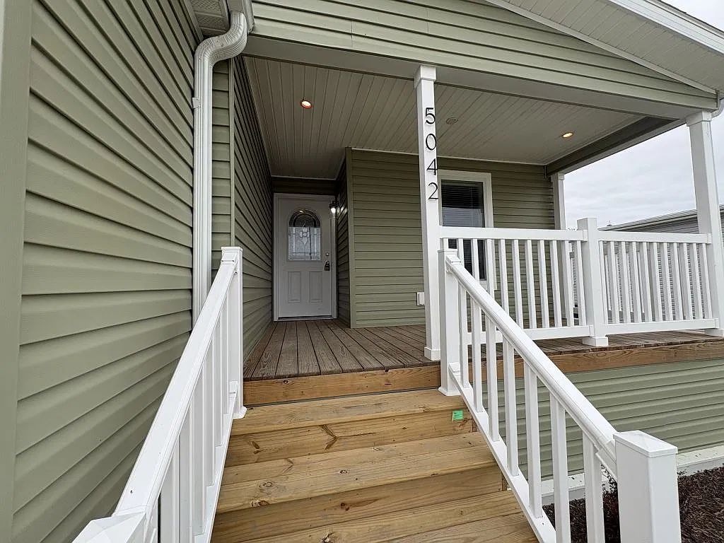 3 bed, 2.0 bath, 1502 sqft, $1,999 — Photo 2