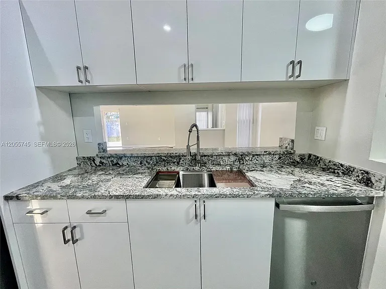 5508 NW 101st Ct — Photo 6