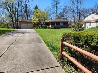 7362 Oakhill Rd, Bedford, OH 44146