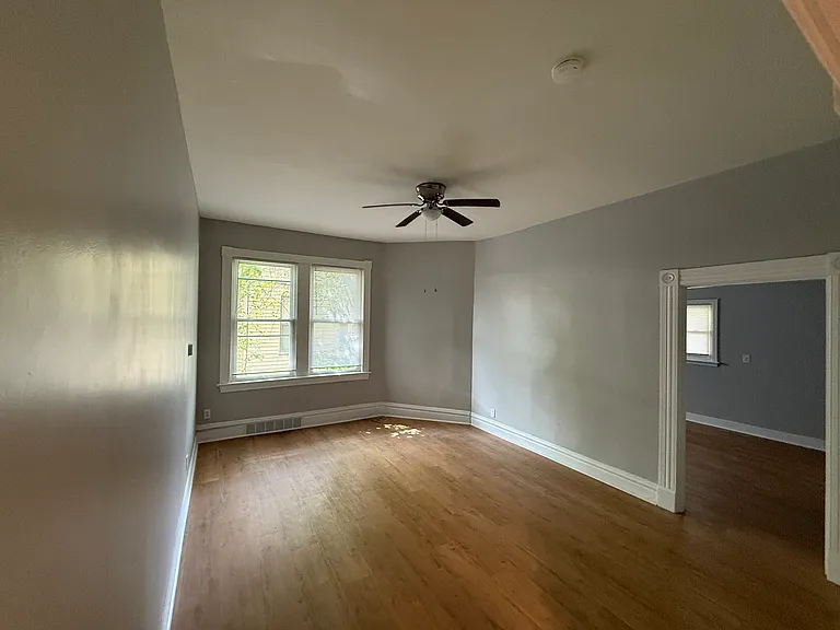738 Chartiers Ave — Photo 10