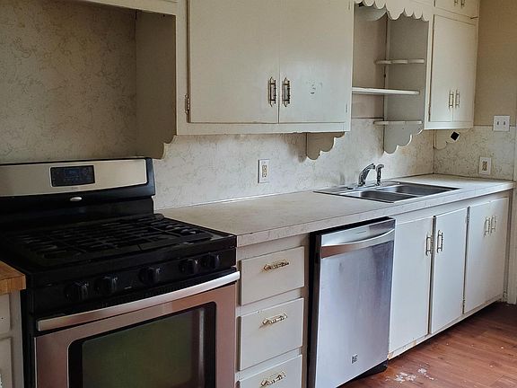 5th image of 315 W Tyrone Ave