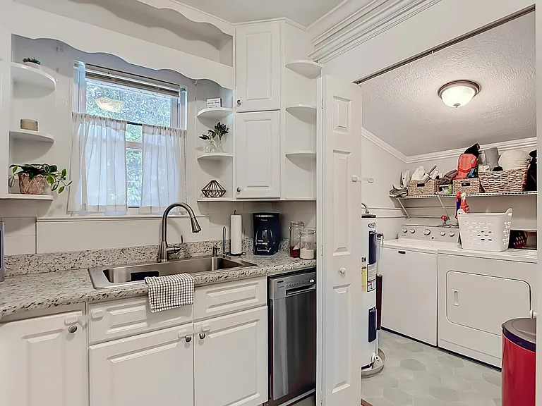 115 E Lambright St — Photo 28