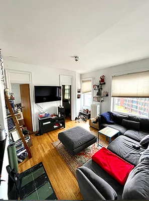 Rented by LJ Sloane Management | media 29