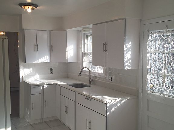 4th image of 14322 14th Ave #2