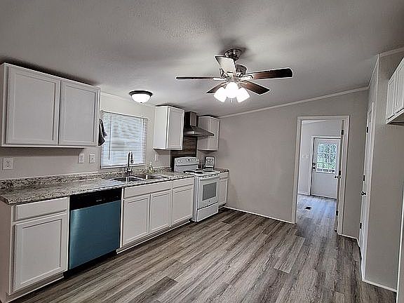 3rd image of 230 Pine Forest Dr
