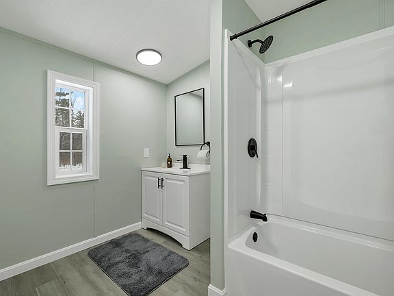 4th image of 146 Old Bennington Road