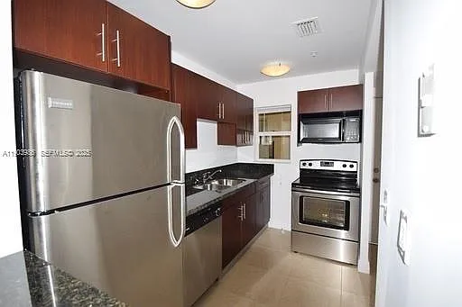 Building Photo - 4137 Stirling Rd #304