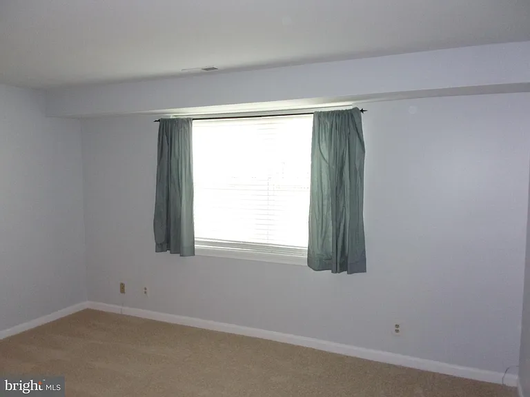 100 Chesterfield Ln — Photo 12