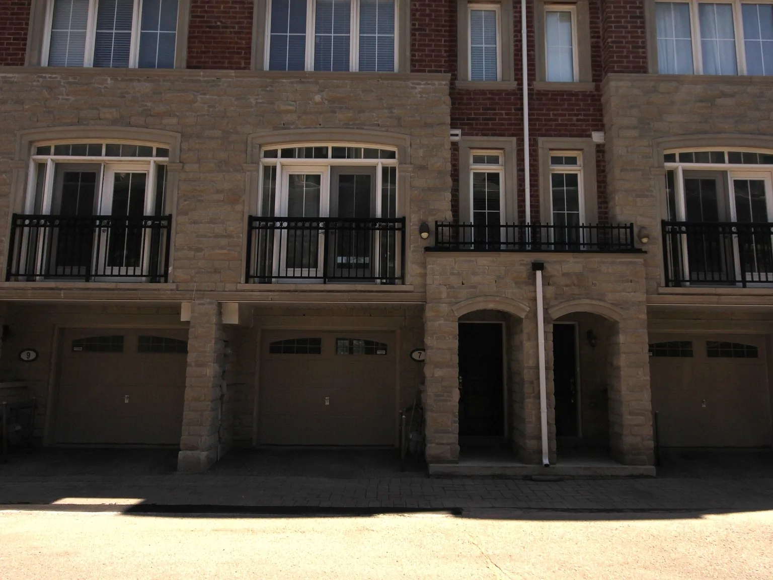 3 bed, $4,000 — Photo 2