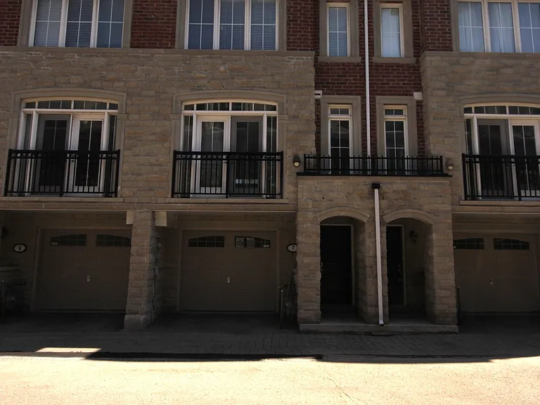 7 Slingsby Ln — Photo 2