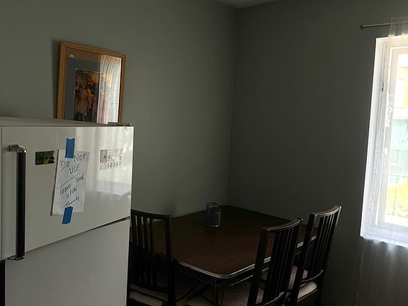 2nd image of 327 Laurier Ave E