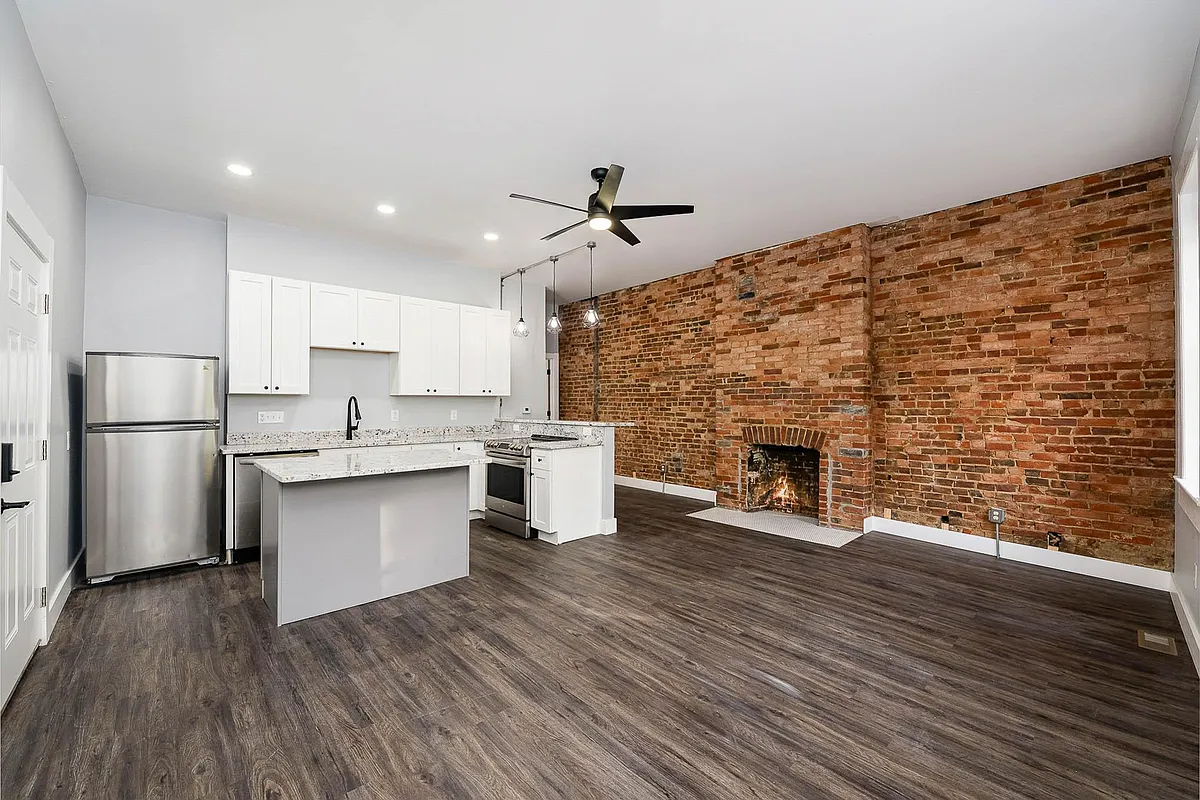 Photo 2 of 22 - 213 Mulberry St #1A - Cincinnati, OH Building Photo - 213 Mulberry St #1A
