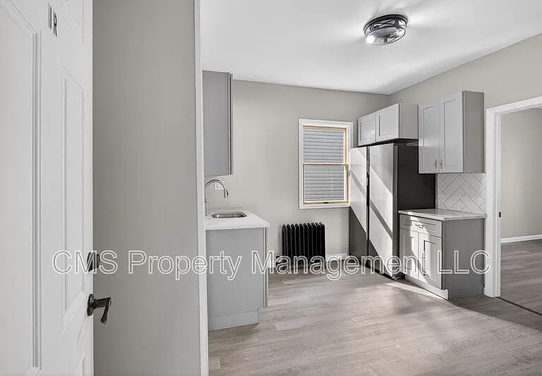 378 Grand St #1R — Photo 7