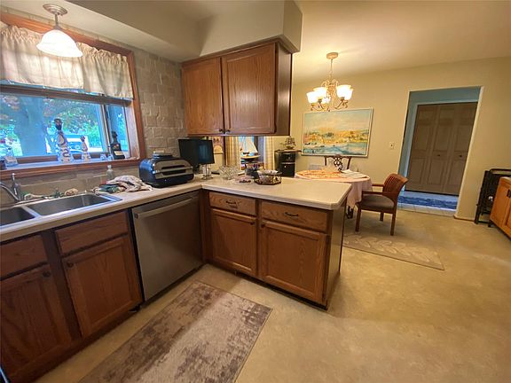 5th image of 316 Paragon Dr