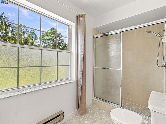 5th image of 8 SANDPINE COURT W