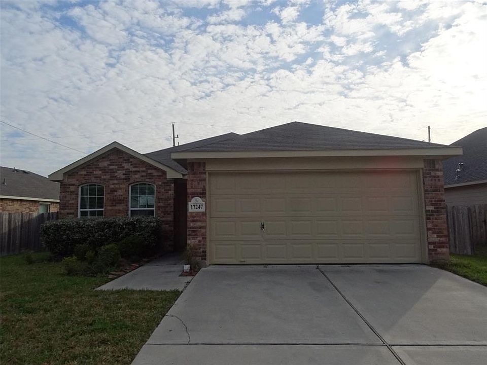 1st image of 17247 Glen Oaks Dr