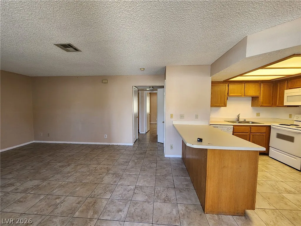2 bed, 2.0 bath, 912 sqft, $1,300 — Photo 4